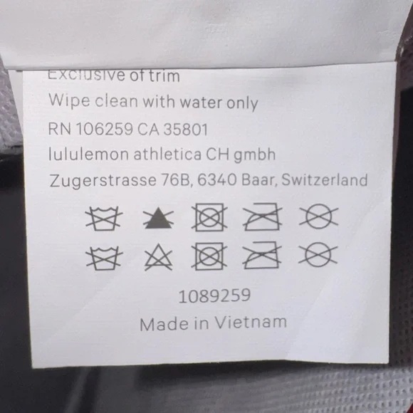 Lululemon Red Ombre Snap Top Shopping Tote Bag Reusable Retail Paper 11.5”X9” - Picture 4 of 4